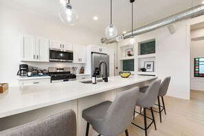 Fridge, microwave, oven, stovetop - ★ HostWise Stays ★ Skyline City Views & Rooftop Bar at Mt. Washington (Pittsburgh)