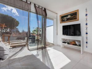 TV - Apartment Grifeu by Interhome (Llançà)