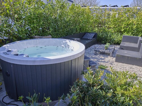 Fine bungalow with garden and wellness