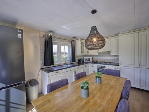 Fine bungalow with garden and wellness