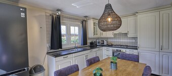 Fine bungalow with garden and wellness