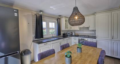 Fine bungalow with garden and wellness