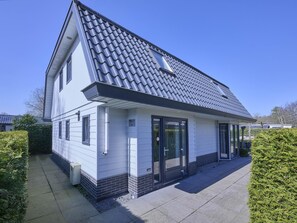 Exterior - Beautiful holiday home with wellness (Kaatsheuvel)