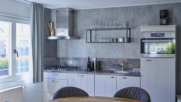 Refrigerador, microondas, parrilla de estufa y lavavajillas