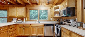 Woodsy cabin with hot tub, gas fireplace, firepit, balcony & gas grill
