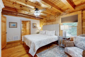 3 bedrooms, desk, iron/ironing board, Internet