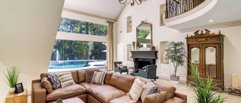 TV, fireplace, books, stereo