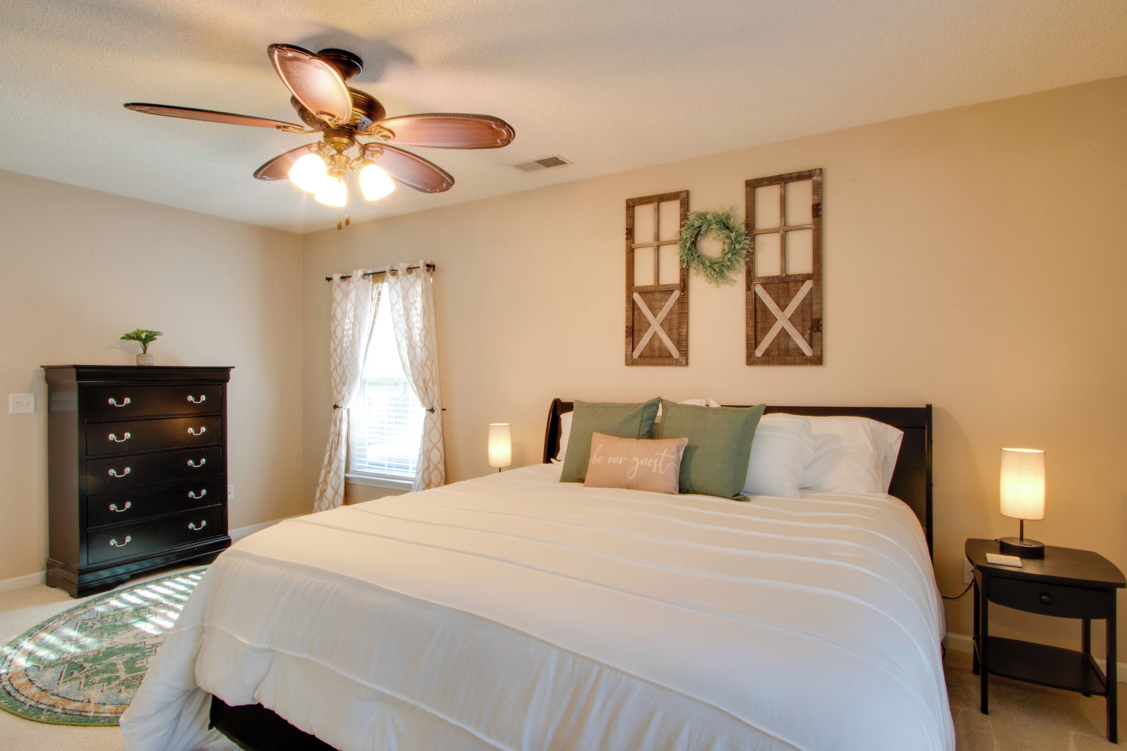 3 bedrooms, iron/ironing board, internet, bed sheets