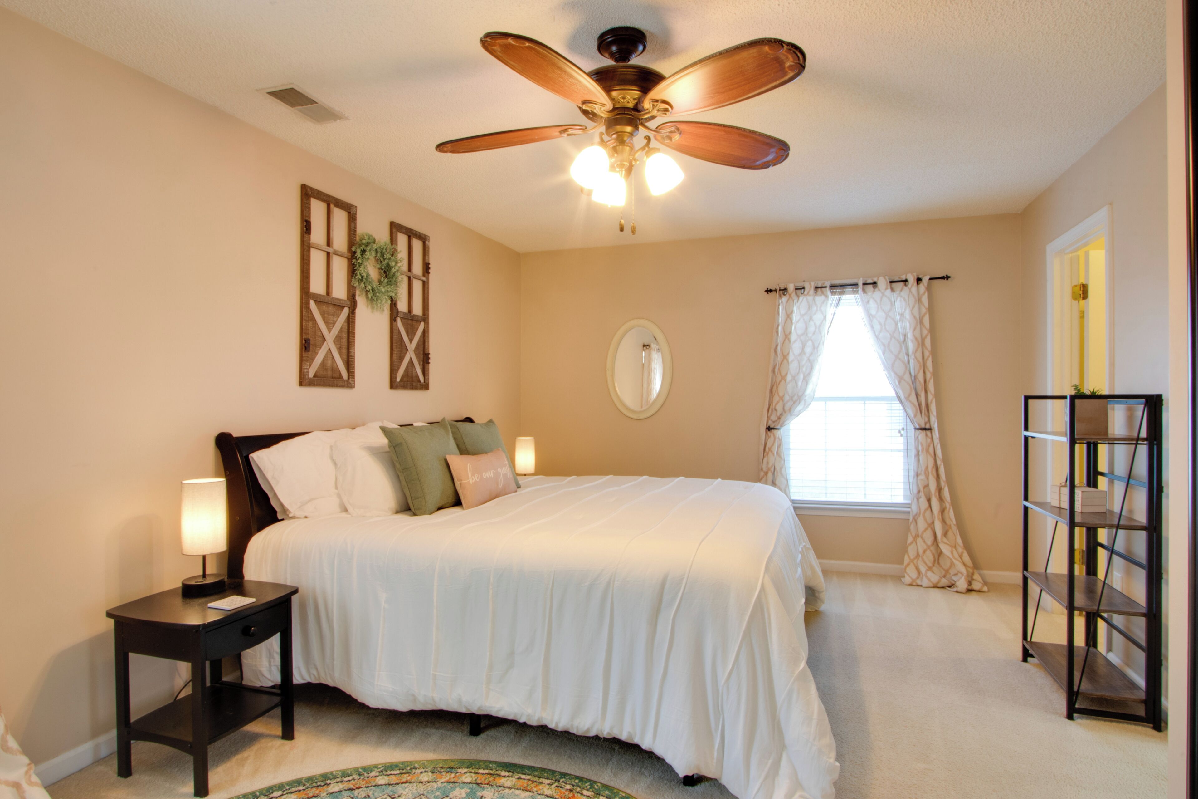3 bedrooms, iron/ironing board, internet, bed sheets
