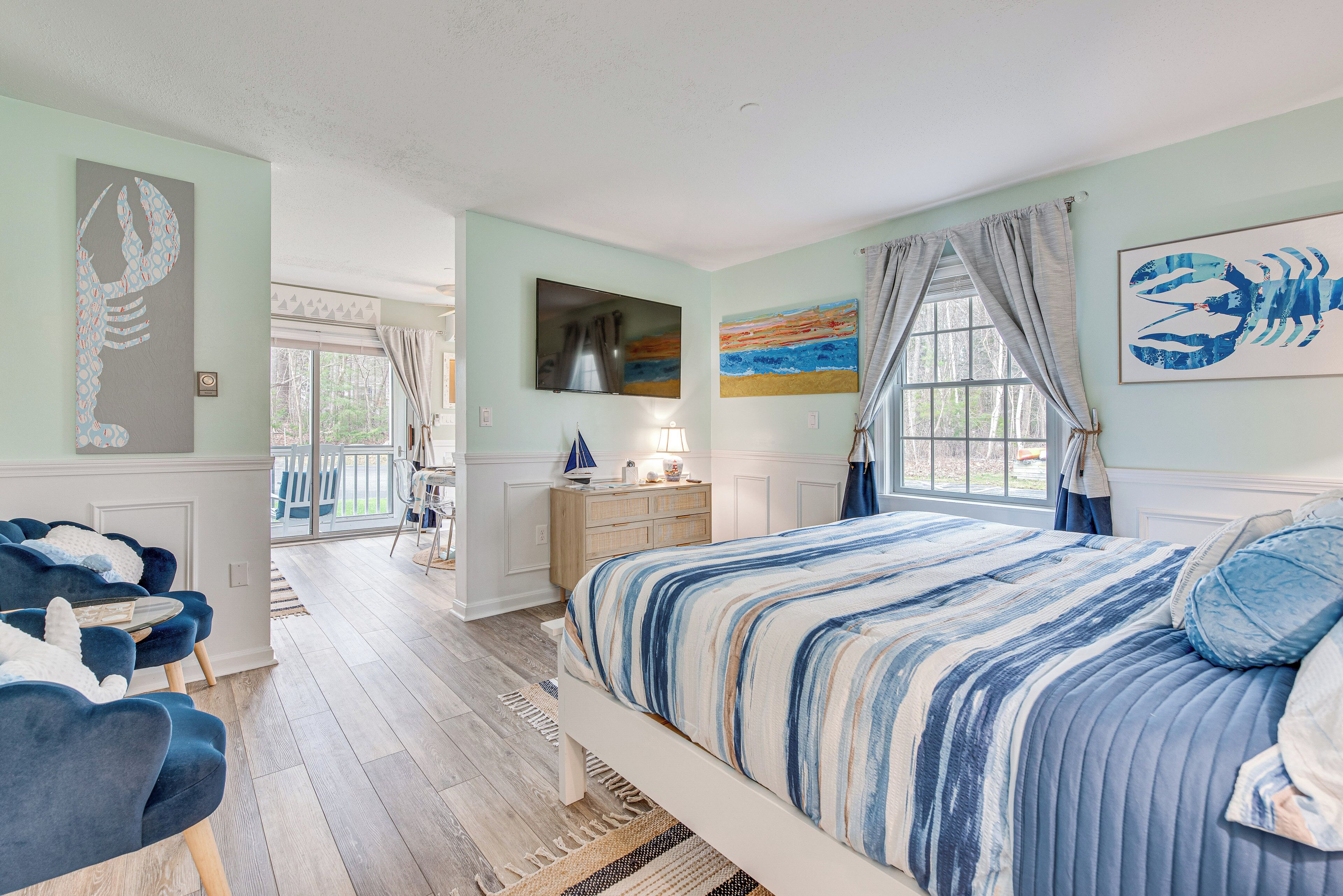 1 bedroom, desk, internet, bed sheets