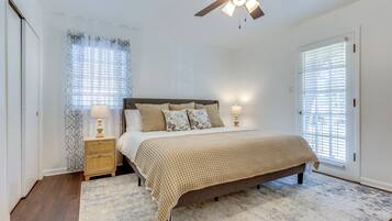 4 bedrooms, desk, iron/ironing board, WiFi