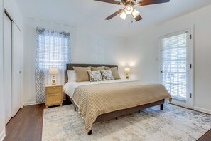 4 bedrooms, desk, iron/ironing board, WiFi