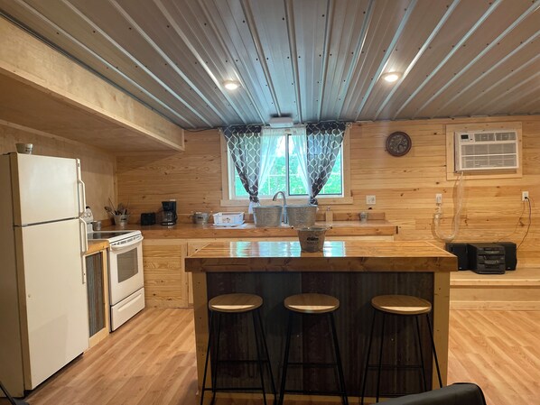 Microwave, oven, stovetop, coffee/tea maker