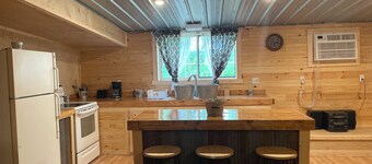 Hogan's Hideout Suite is an adorable 3-bedroom rustic suite.