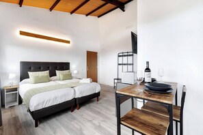 1 chambre, fer et planche à repasser, accès Internet, draps fournis