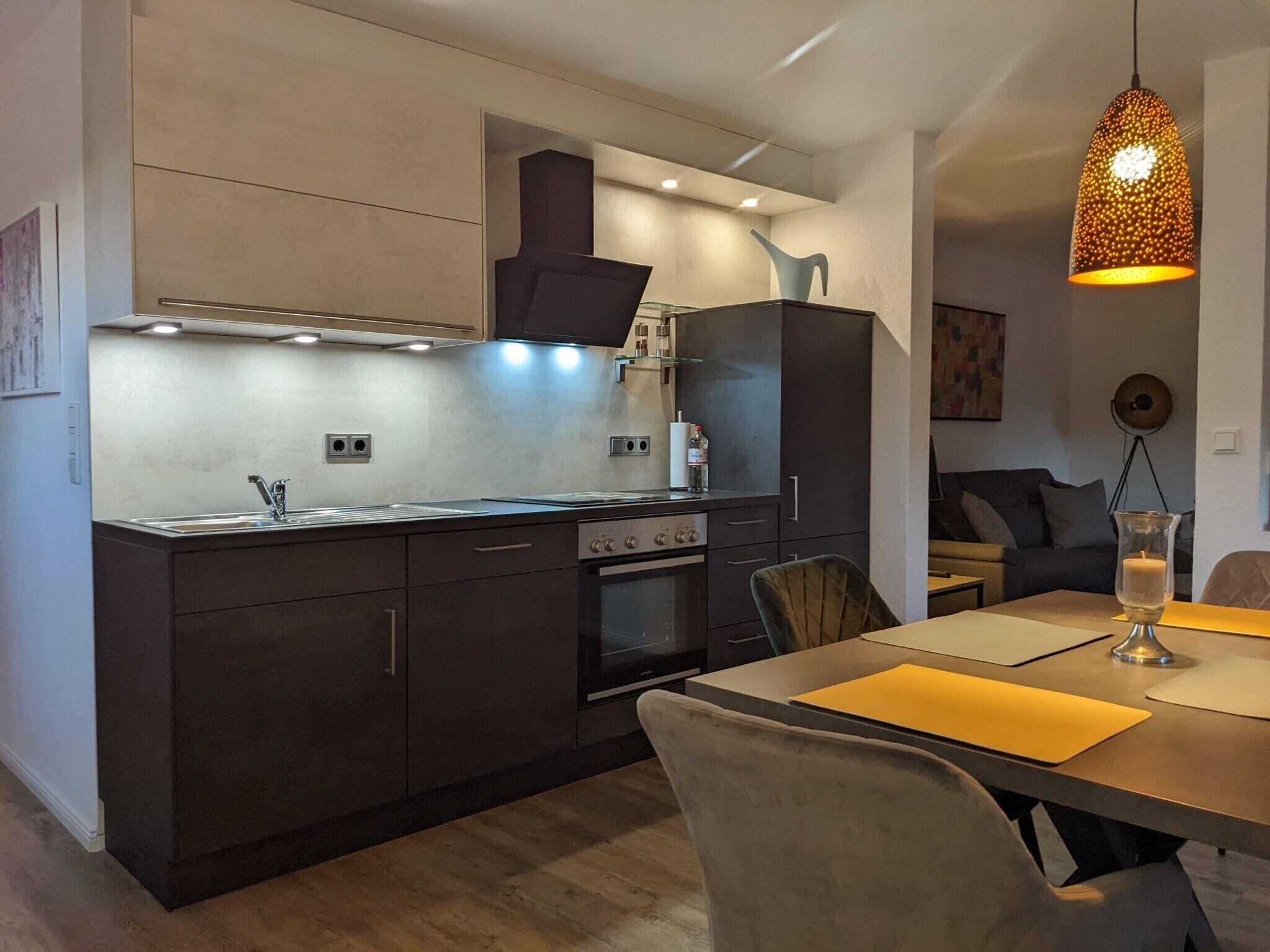 Køleskab, mikrobølgeovn, ovn, kogeplade