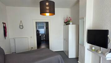1 bedroom, WiFi (free), bed sheets