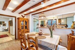 Dining - Apartment 'Schwarzwald Glück Ferienwohnung' with Private Terrace and Wi-Fi (Bühl)