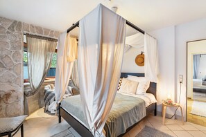 3 bedrooms, iron/ironing board, free WiFi, bed sheets - Apartment 'Schwarzwald Glück Ferienwohnung' with Private Terrace and Wi-Fi (Bühl)