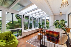 Interior - Apartment 'Schwarzwald Glück Ferienwohnung' with Private Terrace and Wi-Fi (Bühl)