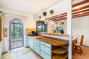 Interior - Apartment 'Schwarzwald Glück Ferienwohnung' with Private Terrace and Wi-Fi (Bühl)