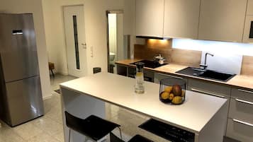 Kühlschrank, Ofen, Herdplatte, Geschirrspüler