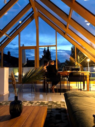 Apartment 'Traumhaftes Loft Wintergarten' mit Gemeinschaftsterrasse, WLAN & Klimaanlage