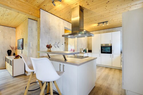 Ferienhaushälfte Feriendomizil für bis zu 6 Personen, mit Pool und Sauna 