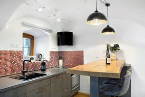 Réfrigérateur, four, plaque de cuisson, lave-vaisselle