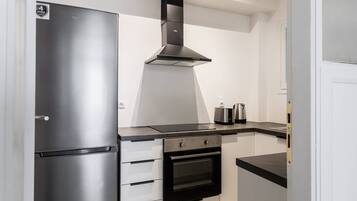 Réfrigérateur, four, plaque de cuisson, cafetiÚre/bouilloire