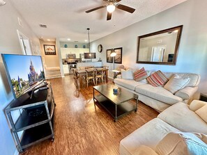 TV - (8976SV) COZY TOWNHOME - MICKEY THEME ROOM - 12 MINUTES FROM DISNEY (Kissimmee)