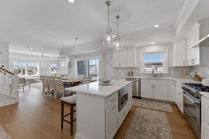 Fridge, oven, dishwasher, coffee/tea maker