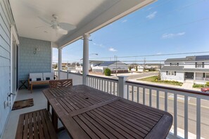 Outdoor dining - Modern 5 Bedroom Townhome in Wildwood Crest (Wildwood Crest)