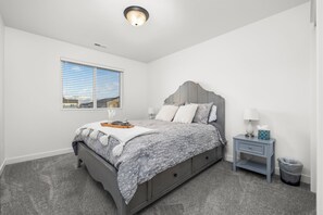 4 soverom, strykejern/-brett, reiseseng for barn og wi-fi (inkludert)