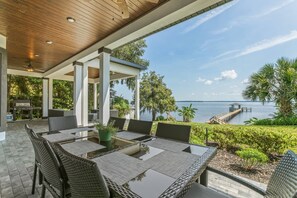 Outdoor dining - Spacious riverfront home perfect for larger families, featuring stunning river views, private dock (Green Cove Springs)