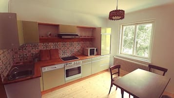 Fridge, microwave