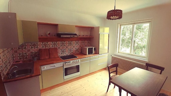 Kühlschrank, Mikrowelle
