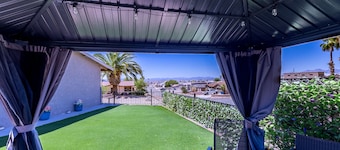 Family Fun Oasis Pool/Hot Tub. Sleeps 8. Central