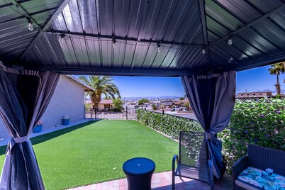 Family Fun Oasis Pool/Hot Tub. Sleeps 8. Central