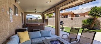 Family Fun Oasis Pool/Hot Tub. Sleeps 8. Central