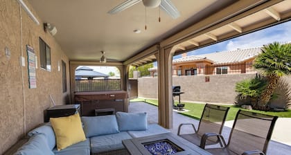 Family Fun Oasis Pool/Hot Tub. Sleeps 8. Central