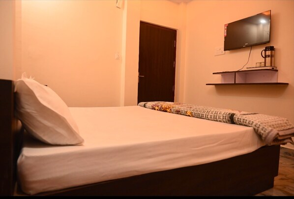 Deluxe Double Room | Room amenity - G Guest House Gorakhpur (Gorakhpur)