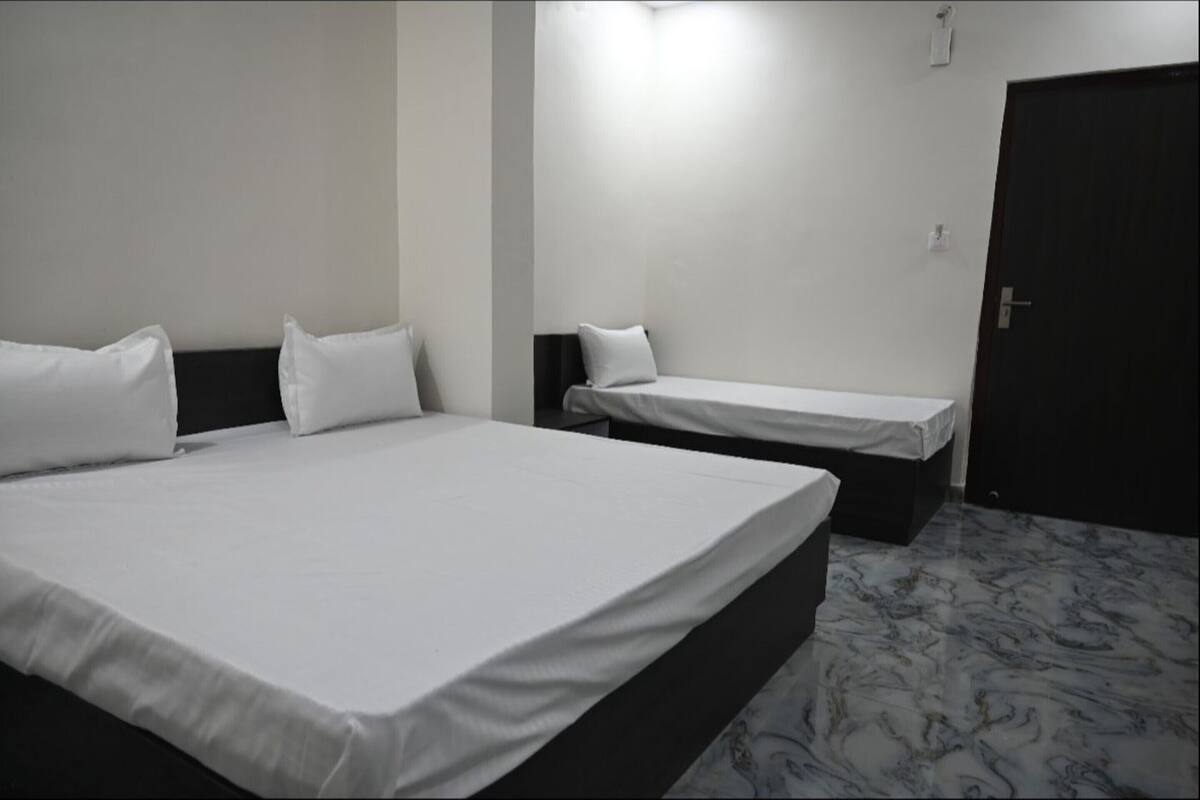 Standard Triple Room | Free WiFi, bed sheets