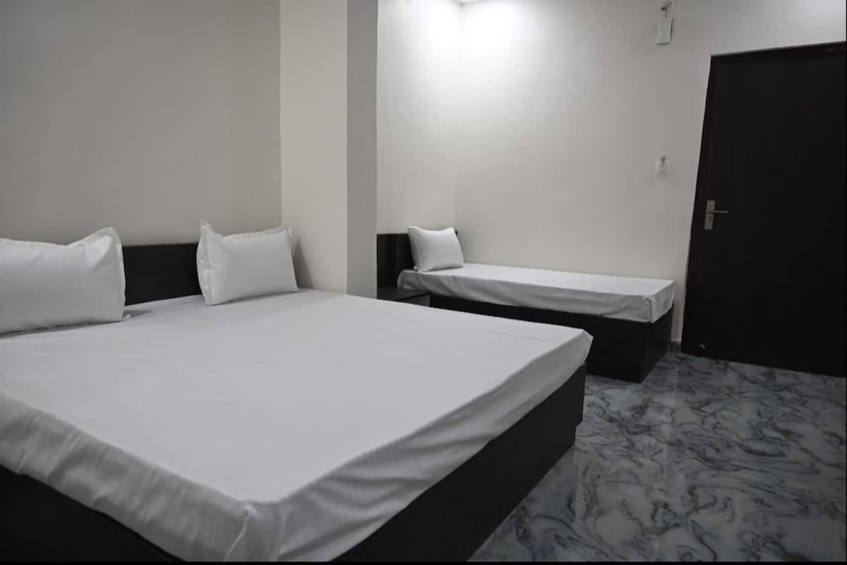 Standard Triple Room | Free WiFi, bed sheets