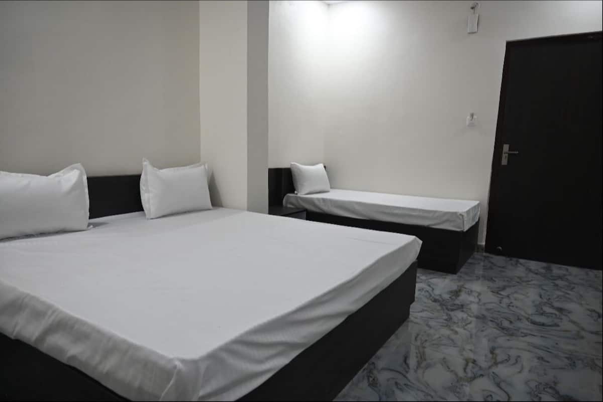 Standard Triple Room | Free WiFi, bed sheets