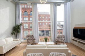 TV - Entire Main St. Building · Entire Downtown Building w/7 suites! By Hollyhock (Louisville)