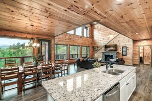 Smart TV, fireplace, video games - Game Room, Movie Theater, Deck w/ Hot Tub + Views! | Smoky Horizon by AvantStay (Sevierville)