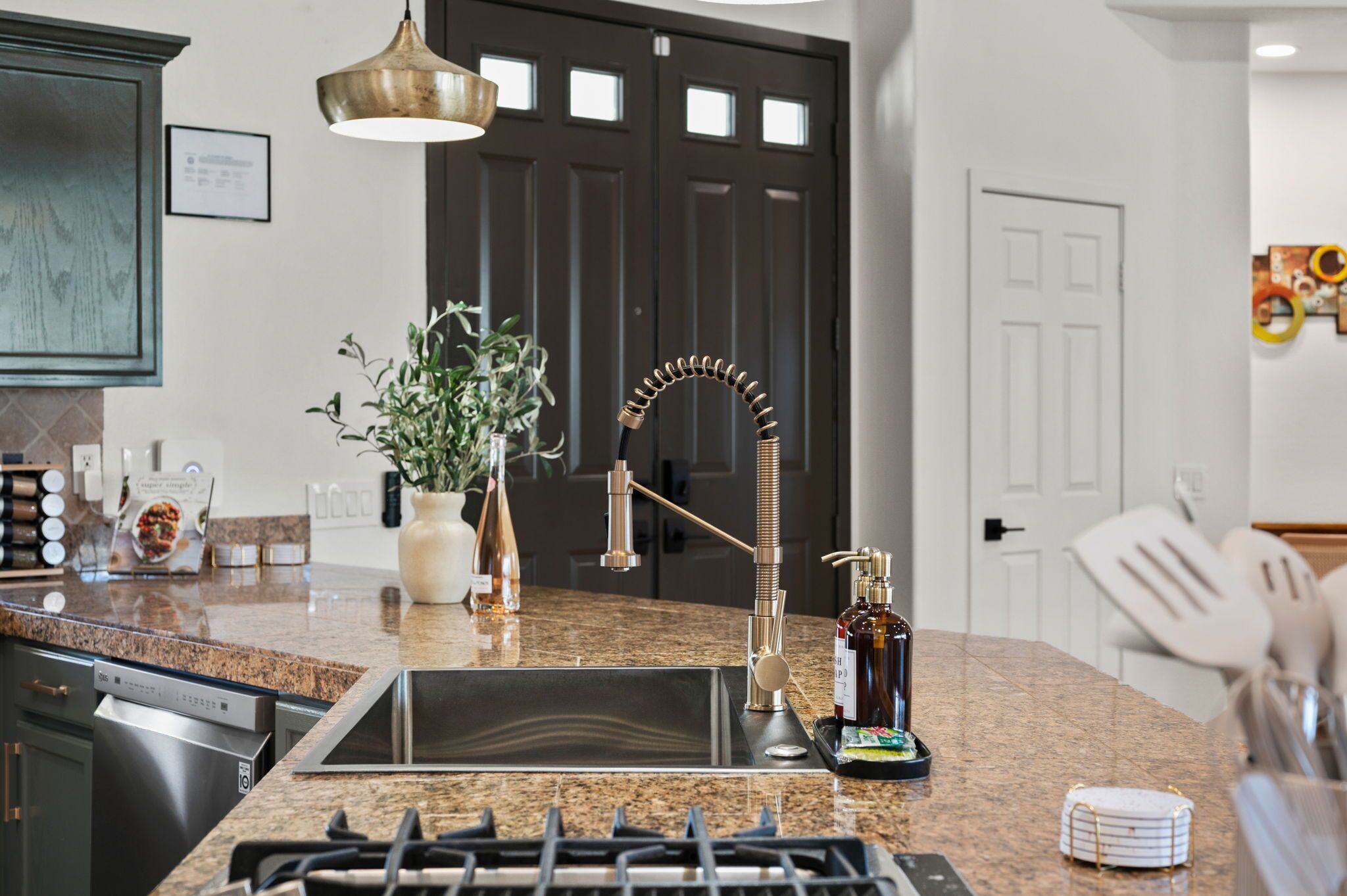 Køleskab, mikrobølgeovn, ovn, kogeplade