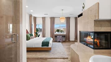 5 habitaciones, escritorio y tabla de planchar con plancha
