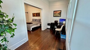 1 chambre, fer et planche Ă repasser, Wi-Fi gratuit, draps fournis
